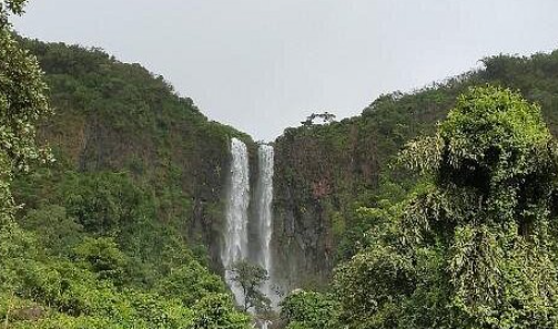 Mangeli Waterfall, Sindhudurg, Maharashtra - Vushii.com Mangeli Waterfall, Sindhudurg, Maharashtra - Vushii.com